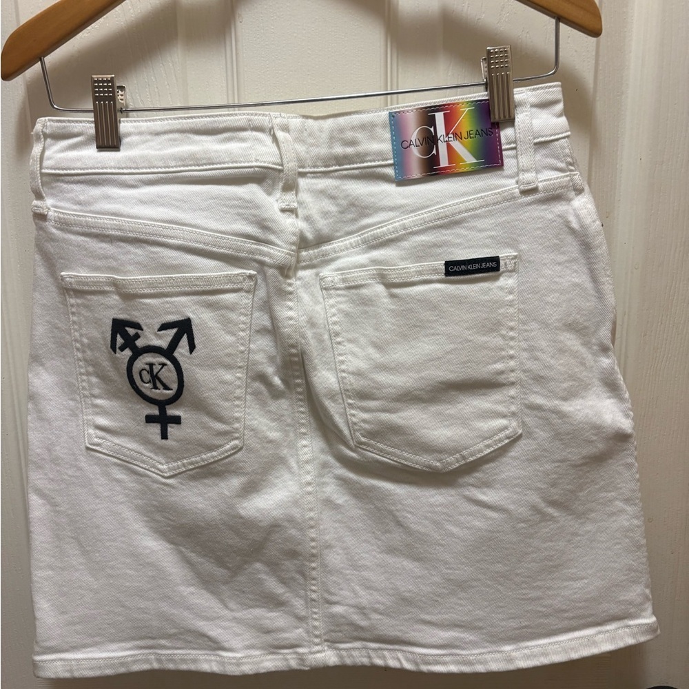 Calvin Klein Jeans Pride Collection High Rise White Denim Mini Skirt – W30 - Picture 8 of 15
